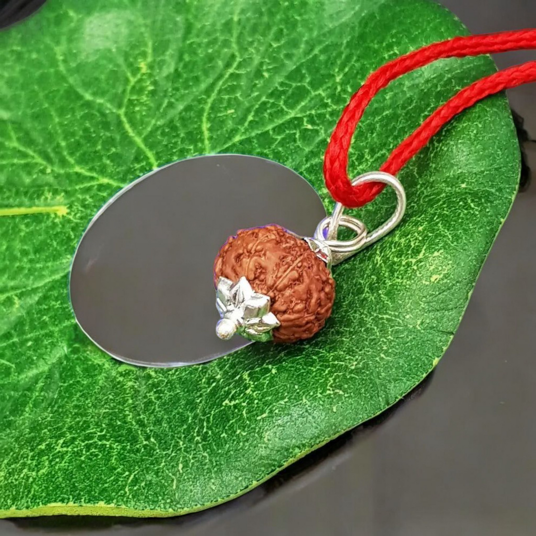 8 Mukhi Rudraksha Pendant Benefits & Uses
