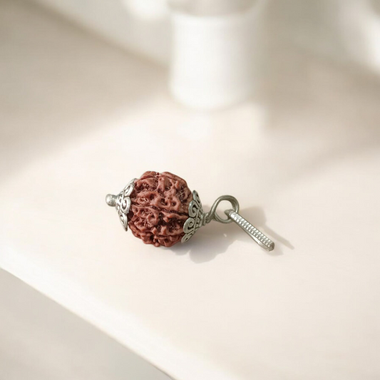 3 Mukhi Rudraksha Pendant – Benefits & Uses
