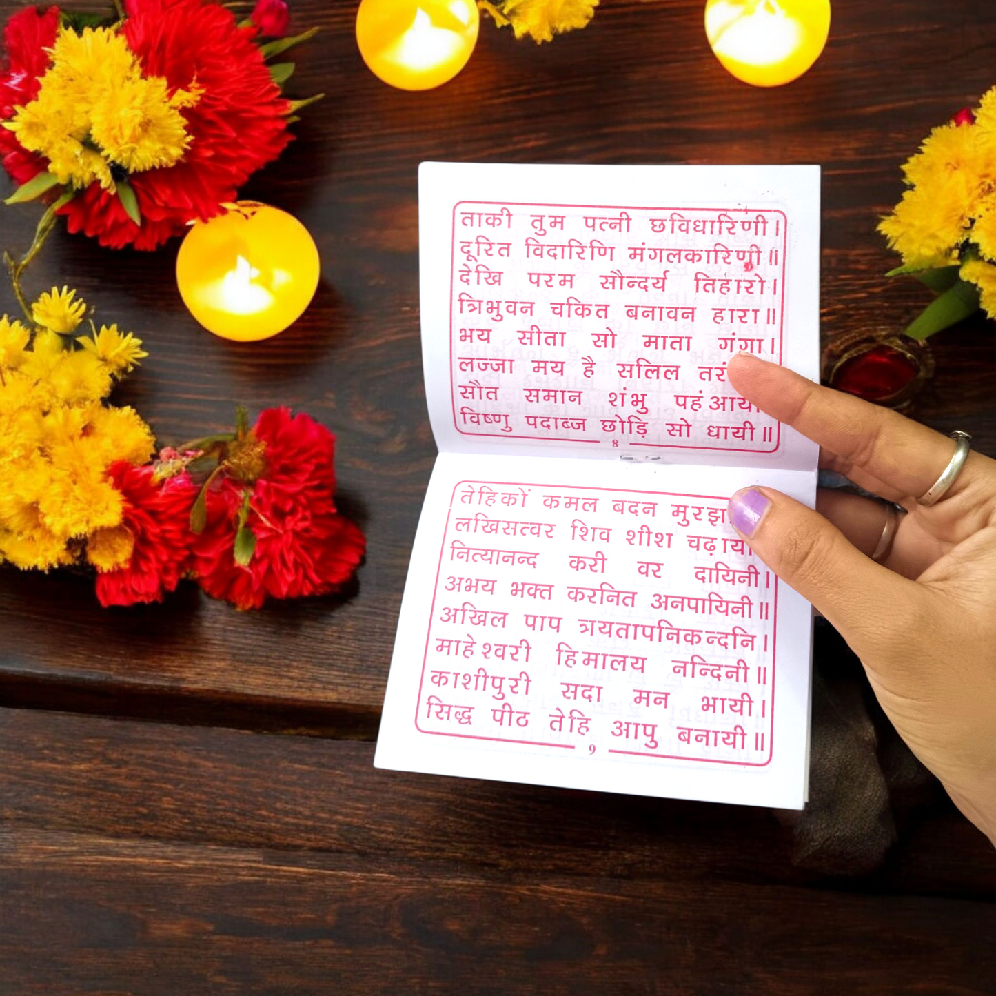Cover of Shri Parvati Chalisa Hindi Book with image of Maa Parvati, ideal for daily puja and devotional reading