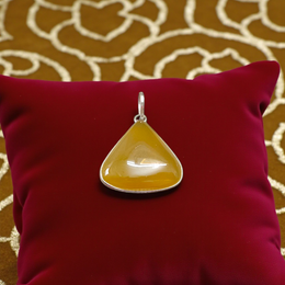 Yellow Agate Pendant | Peela Hakik Locket | Lab Certified Spiritual Jewelry – Malawala