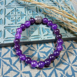 Natural Amethyst bracelet with polished 8mm beads, stretchable and lab certified, suitable for men and women for meditation and daily wear
