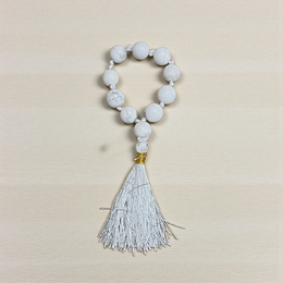 Natural Howlite Finger Mala with 9+1 smooth white beads with grey veining, handcrafted for meditation and focus